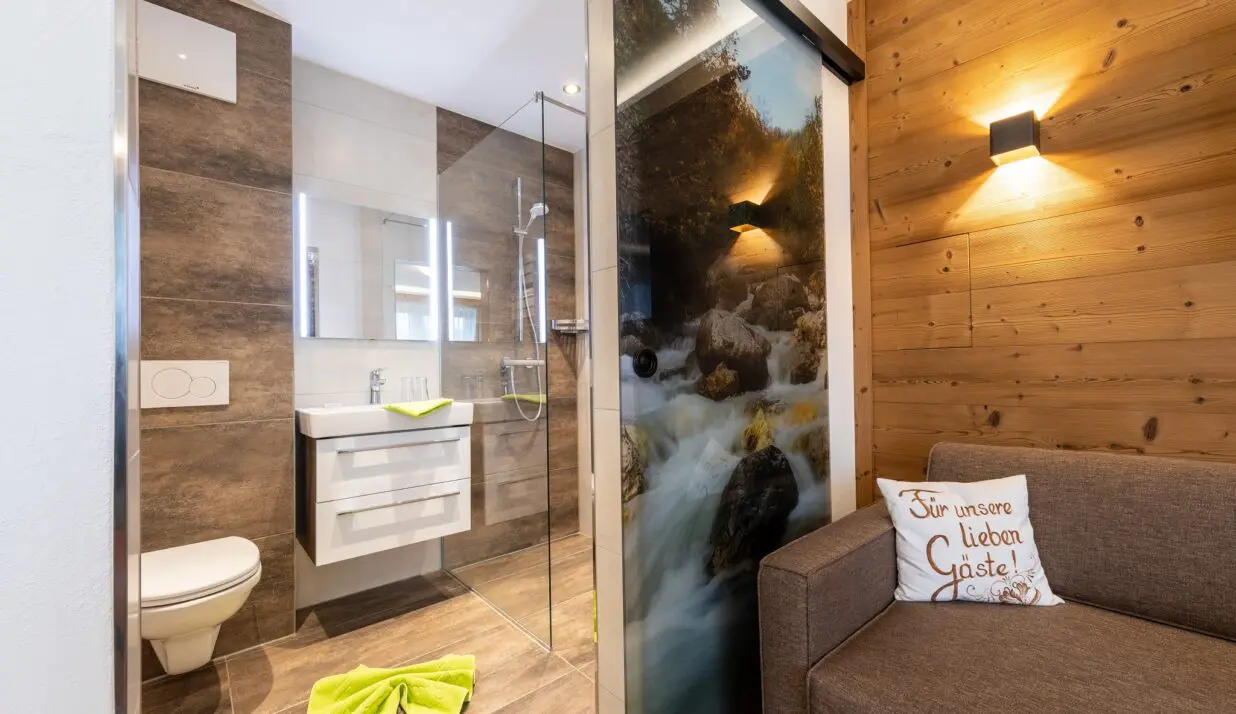 Badezimmer Zimmer Suiten Tauern Ramsau Sporthof Austria 1