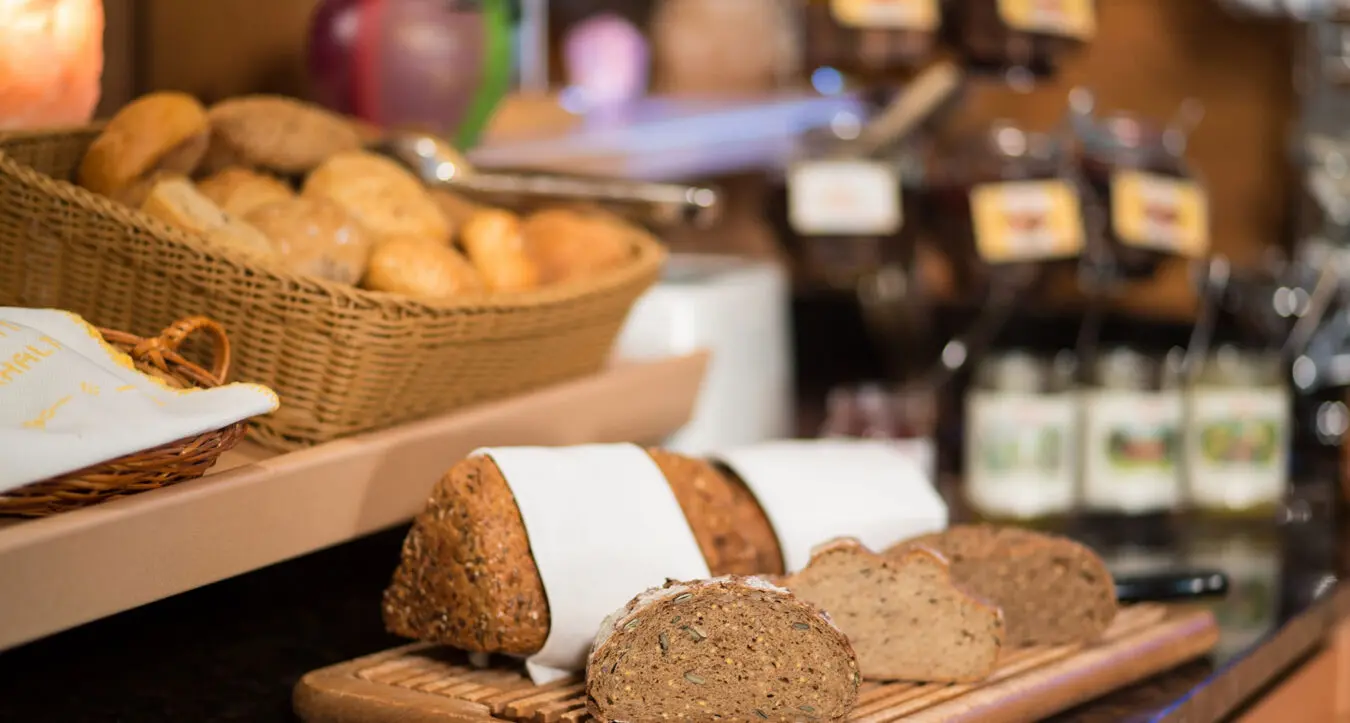 Frühstücksbuffet - Zimmer mit Frühstück oder Halbpension in Ramsau am Dachstein, Hotel Sporthof Austria
