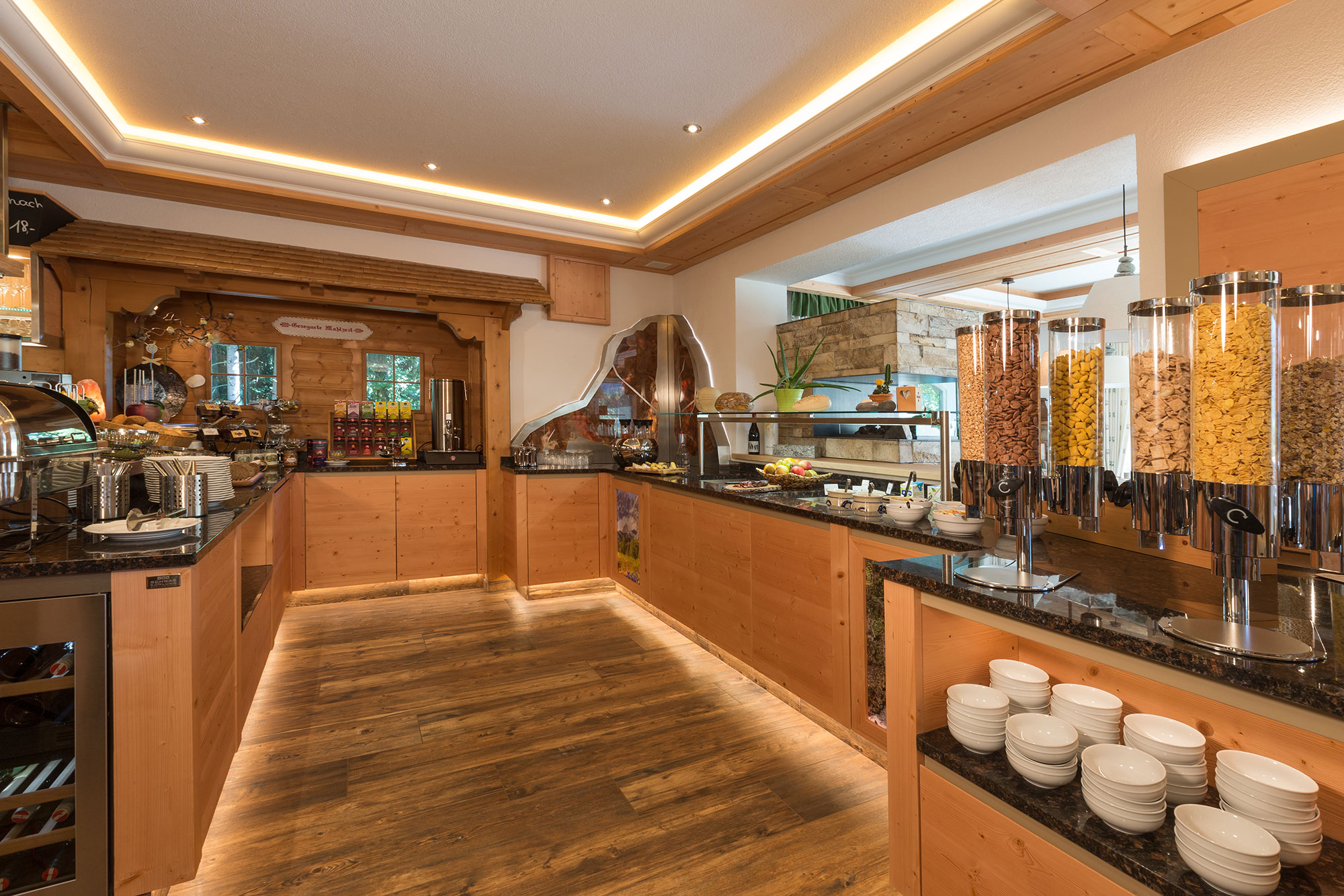 Frühstücksbuffet - Zimmer mit Frühstück oder Halbpension in Ramsau am Dachstein, Hotel Sporthof Austria